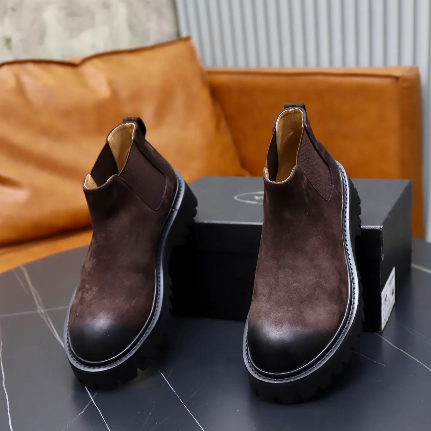 Men's shoes: 580💰🙅‍♂️🙅‍♂️🙅‍♂️ Brand: PRADA Standard code: 38-44 (45 customized) Grade: Same as the official website Material: Original high-grade high-mercerized light Comfortable and breathable pigskin lining Non-slip soft wear-resistant outsole Style category: Men's fashionable casual boots Distinguished luxury brand elements Top luxury Color: actual picture color